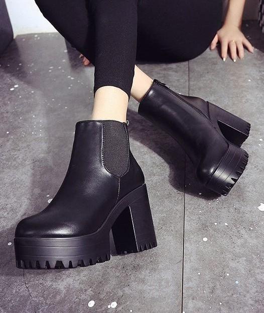 Square Heel boot with wedge