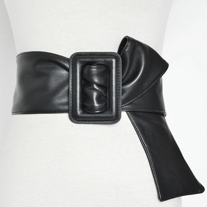 Lady faux leather belt