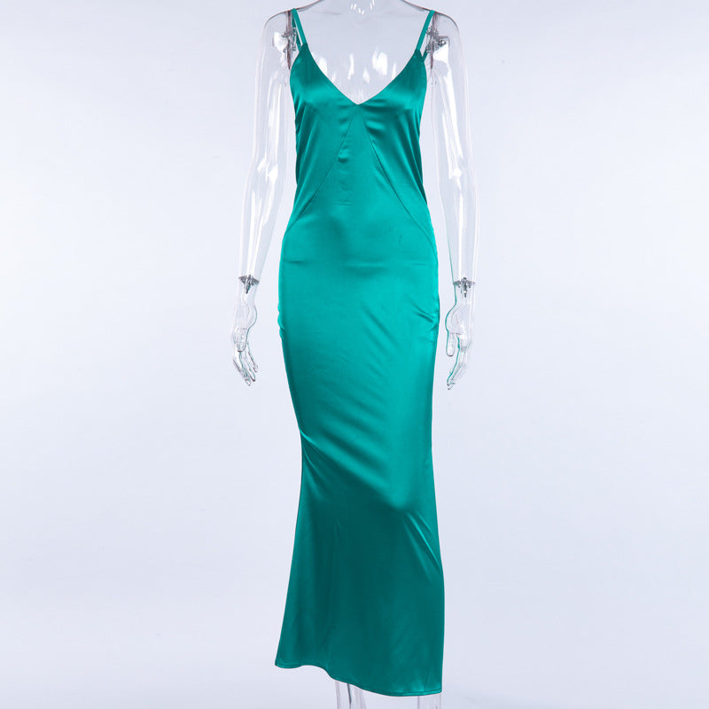 Edmea long and low-cut dress