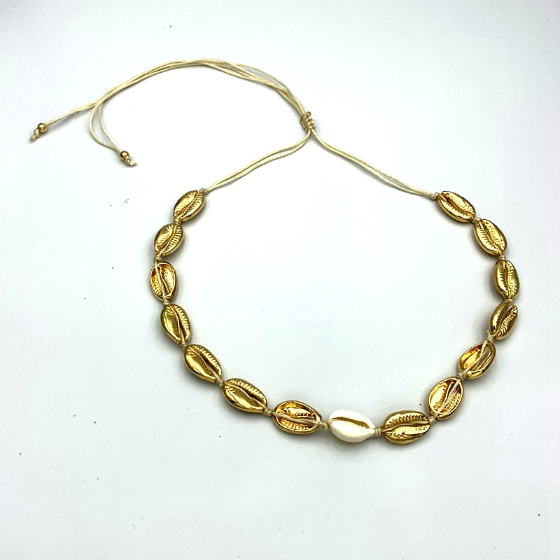 Shell necklace with lace closure