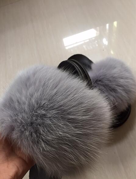 Fur slipper with fur
