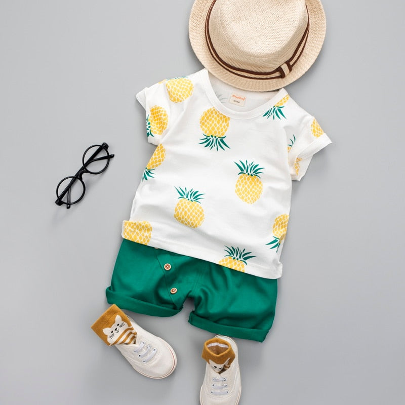 Pinapple baby outfit with fruit print, short-sleeved shirt and shorts