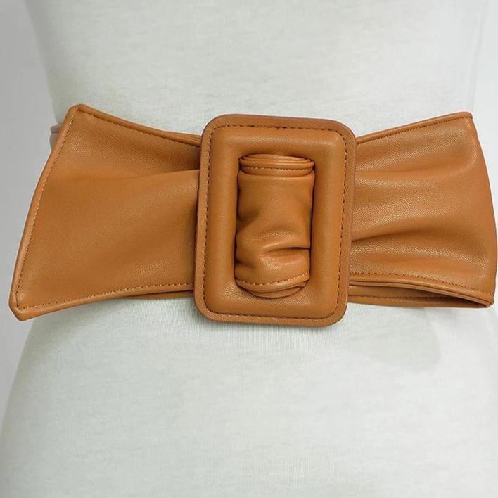 Lady faux leather belt