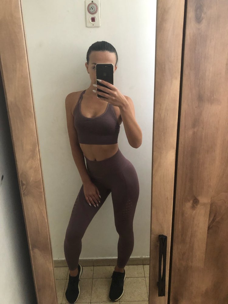 Fitness top and leggings outfit