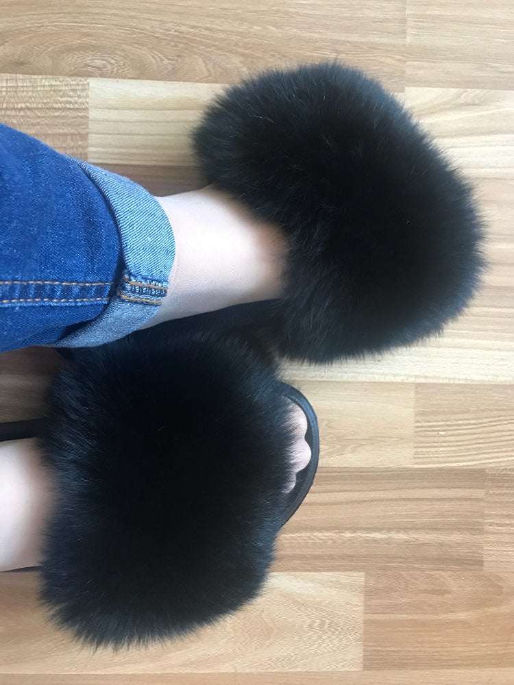 Fur slipper with fur