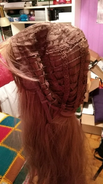 Wig with anti-frizz bangs