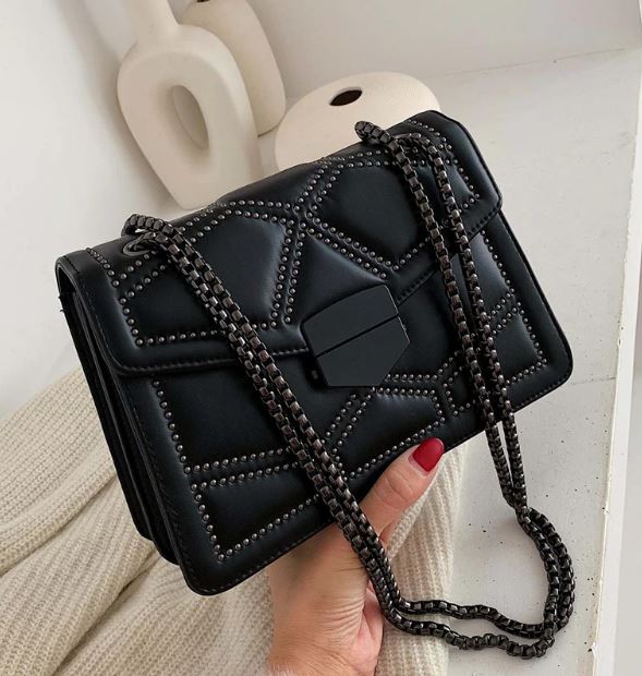 Daily bag with chain