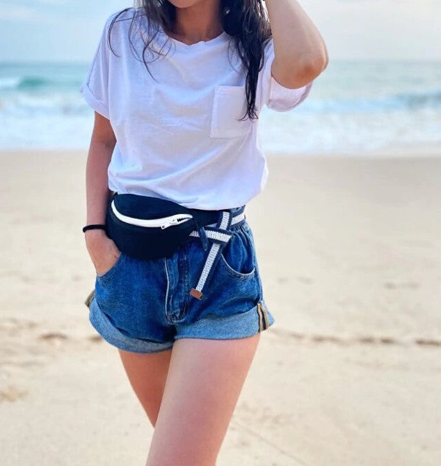 Emy shorts in high-waisted jeans