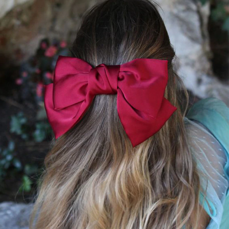 Flip bow for hair with clip or elastic